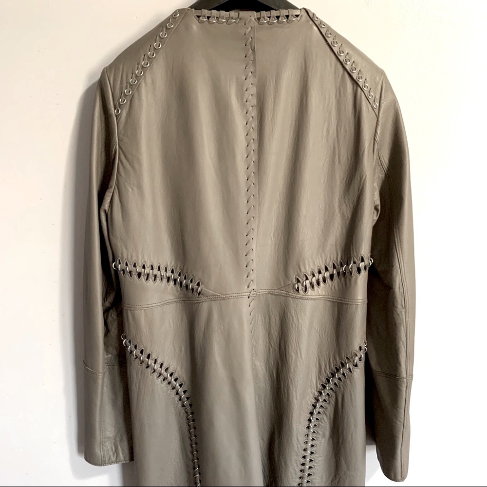 👽 Tahari 👽Veeda Stitch Embellished Leather Coat - Picture 3 of 9